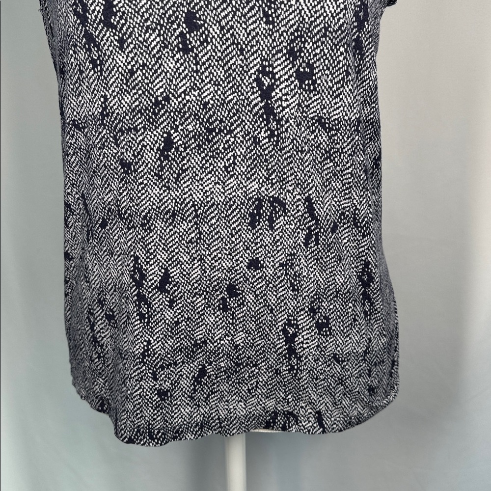 ❤️3/$30 Daniel Rainn Navy and White Women's Top - Picture 3 of 8